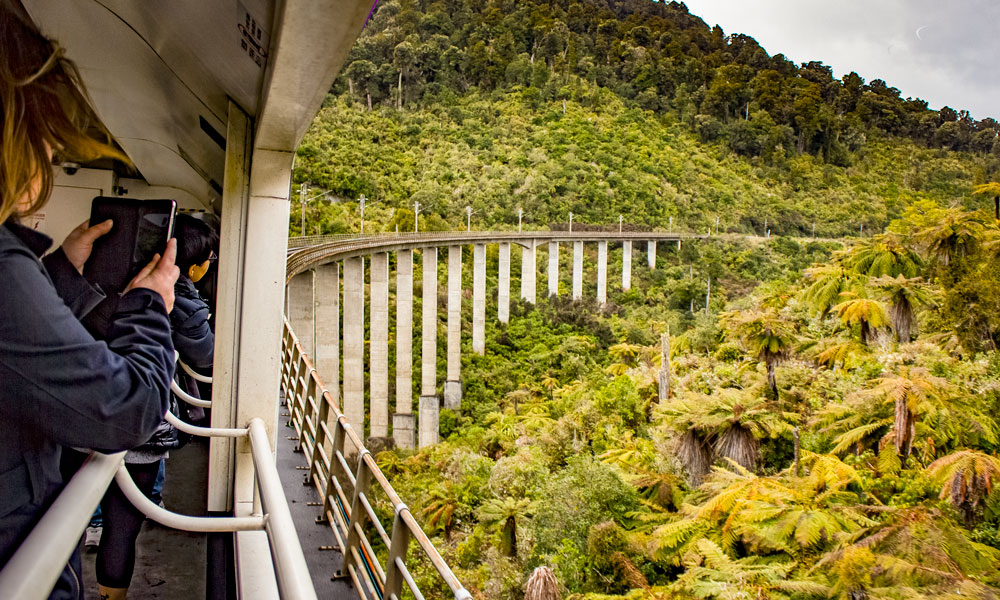 Northern Explorer traverses the mighty Hapuawhenua Viaduct in Ohankune