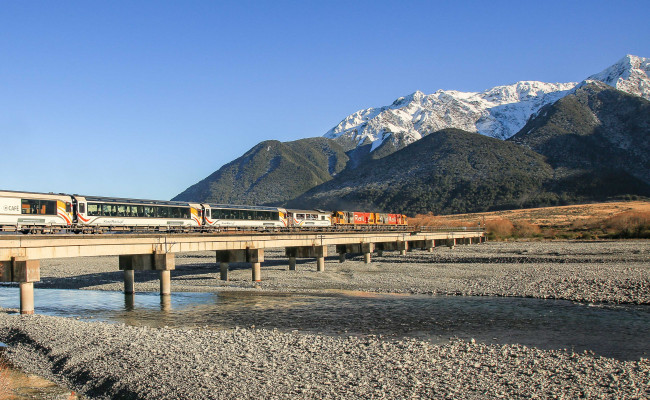 TranzAlpine Crossing Waimakariri River Bridge FEATURE