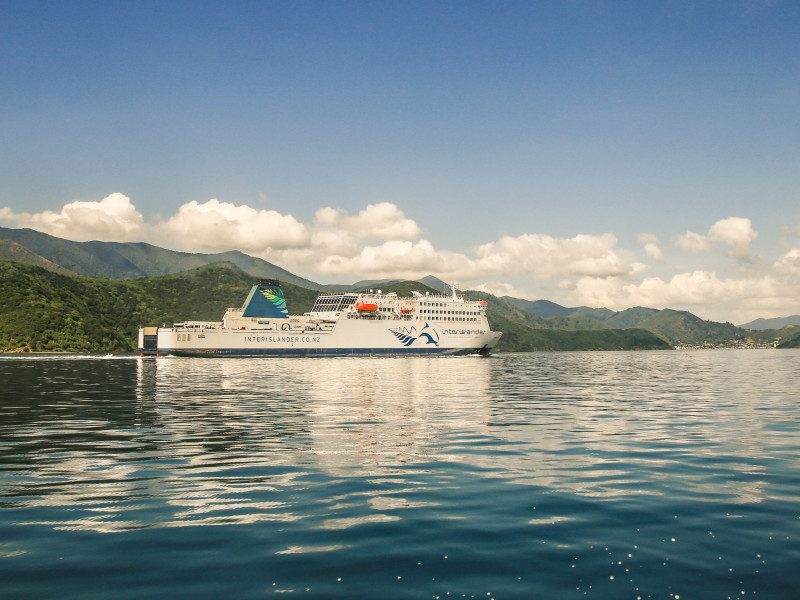 Interislander Kaitaki turns towards Picton 2560x1344