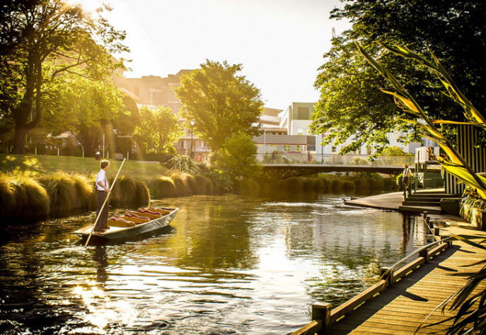 Christchurch punting on the Avon 730x504